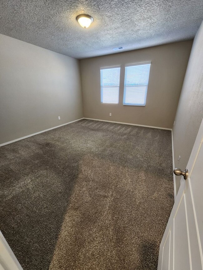 Building Photo - Beautiful 3br 2ba in the South Valley!