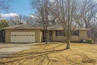 Building Photo - Amazing, Spacious Home! Pet Friendly!