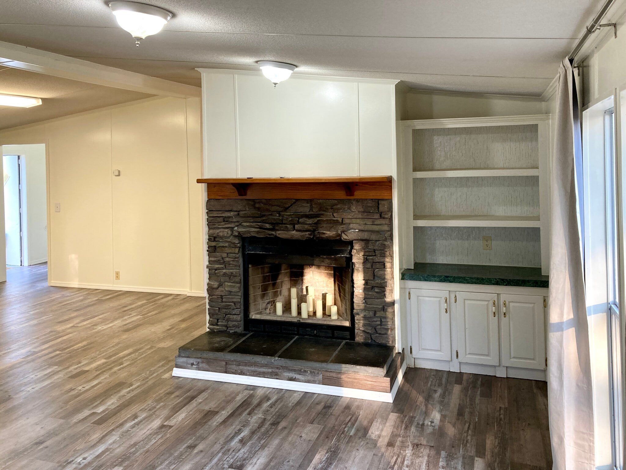 Family Room - 152 Valentine Rd NE