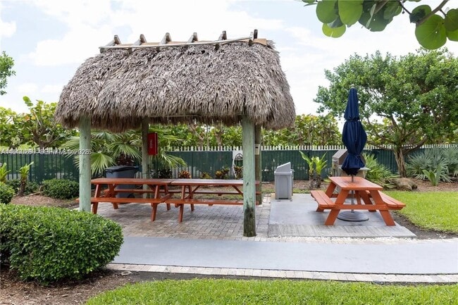 Building Photo - 6423 Collins Ave