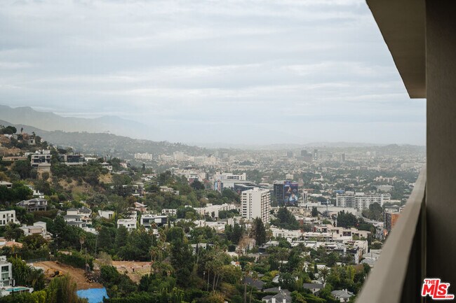 Building Photo - 9255 Doheny Rd