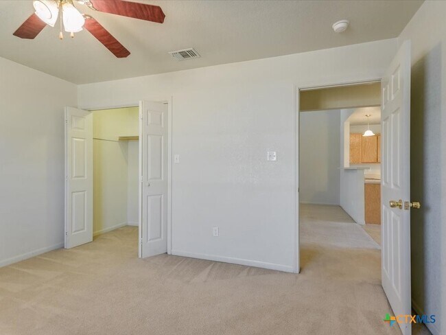 Building Photo - 3805 El Paso Dr