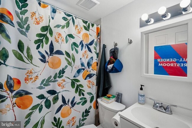 Building Photo - 1373 Quincy St NW