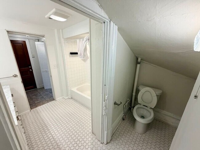 Building Photo - 365 S Upper St