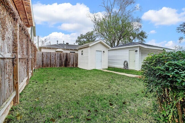 Building Photo - 127 Payne St