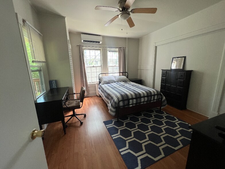 Building Photo - 14 Wurts Ave