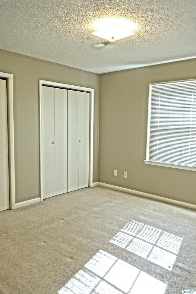 Building Photo - 2217 Villaret Dr SW
