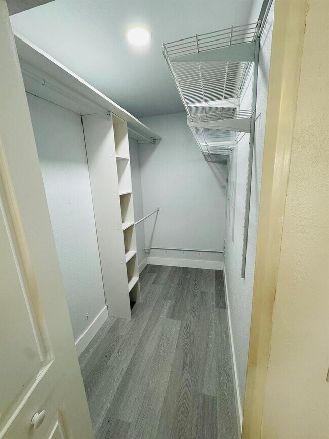 Building Photo - 364 Flanders Dr