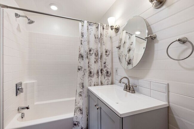 Building Photo - 3215 SE 53rd Ave