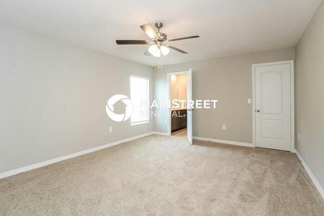 Building Photo - 5 Bedroom Pet-Friendly Home in Mascotte, FL with Main Street Renewal