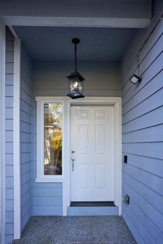 Building Photo - 10028 124th Ave NE