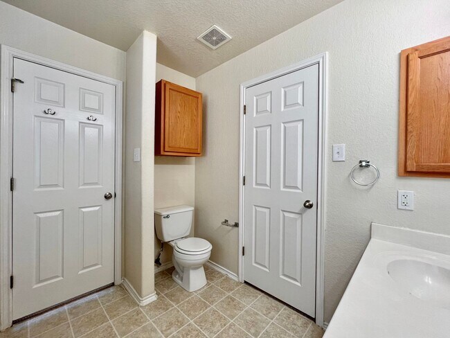 Building Photo - 11111 Dewberry Field