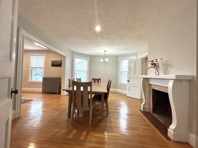 Building Photo - 1601 Centre St