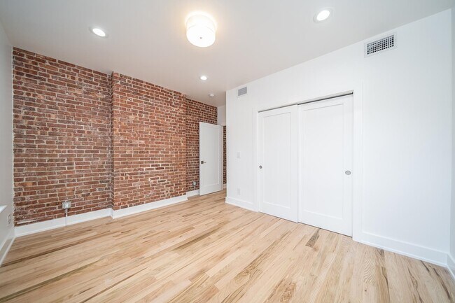 Building Photo - 230 Willow Ave