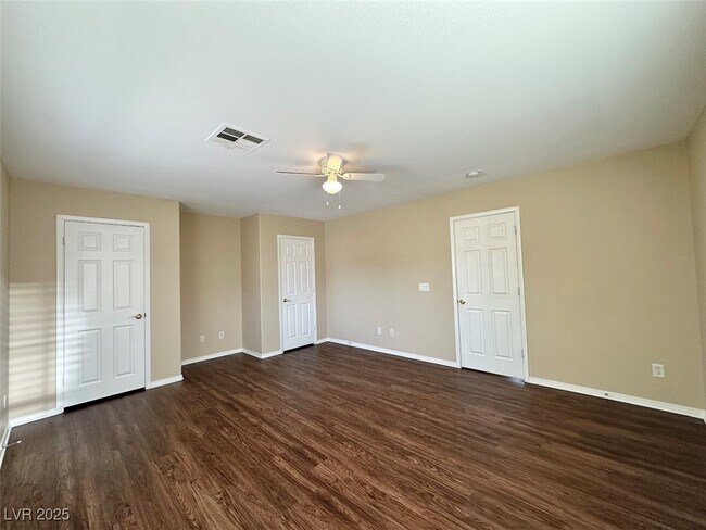 Building Photo - 7576 Jacaranda Leaf St