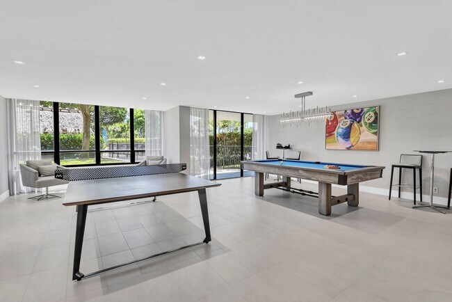 Building Photo - 899 Jeffery St