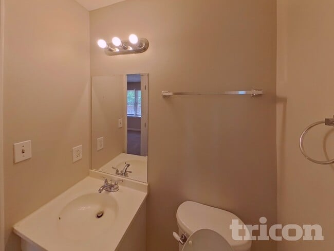 Building Photo - 148 Springvalley Cir