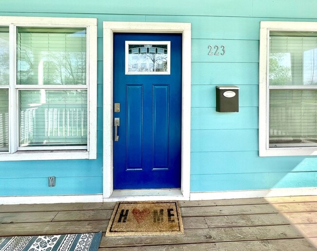 Building Photo - 3 Bedroom / 2 Bathroom super cute house for lease!