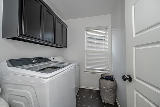 Building Photo - 8516 Gibbs Dr