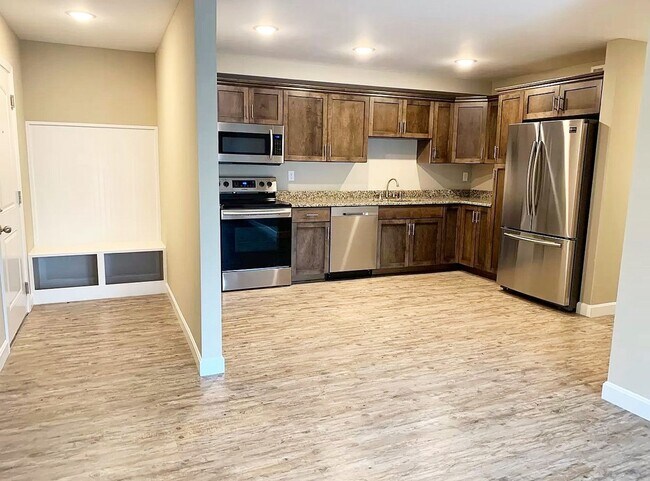 Building Photo - Silver Creek Apartments