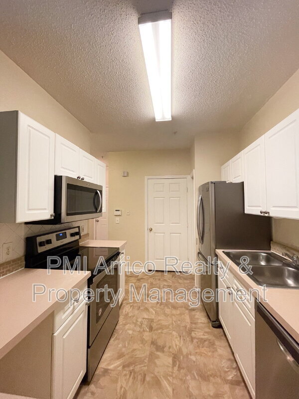 Building Photo - 18001 Richmond Pl Dr
