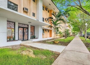 Building Photo - 1014 Salzedo St