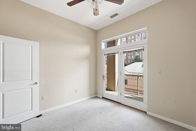 Building Photo - 309 Holland Ln