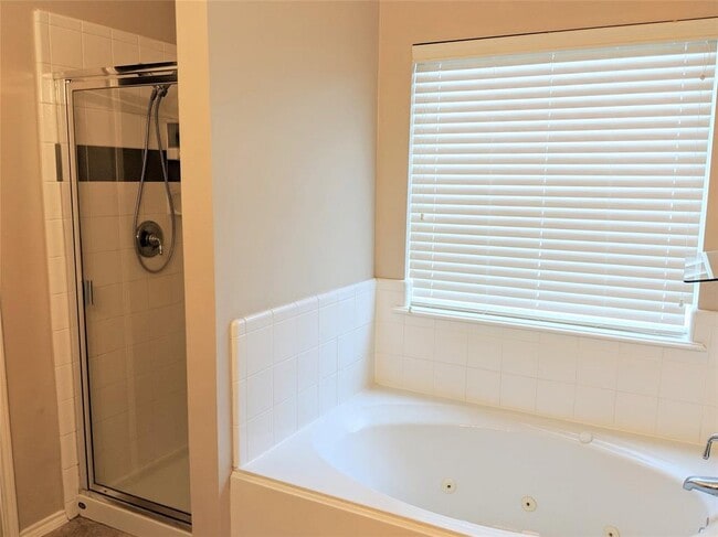 Building Photo - 3526 Schumann Oaks Dr