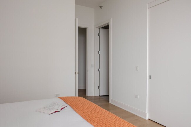 Building Photo - 60 E Randolph St