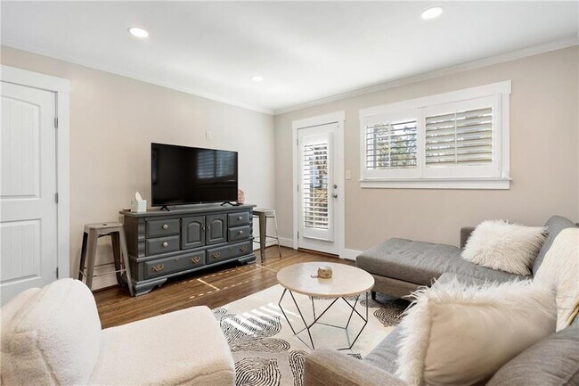 Building Photo - 2026 Harwinor Rd SE