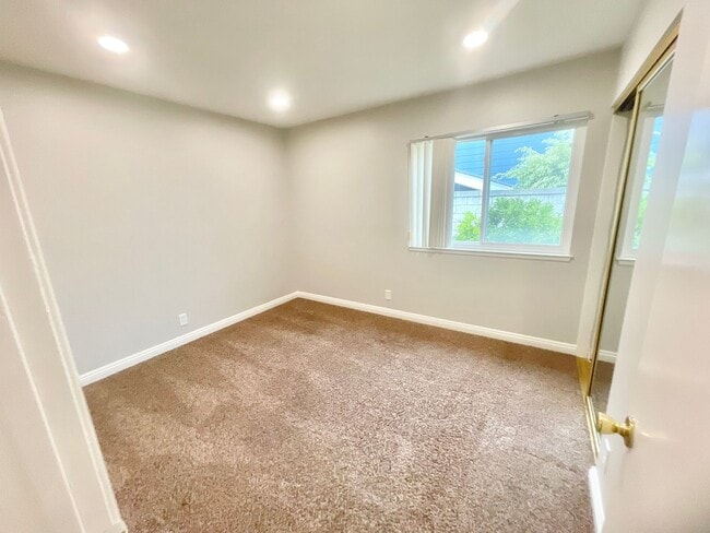 Building Photo - Single family home located in desirable Yorba Linda neighborhood! SMALL/MEDIUM DOGS OK!