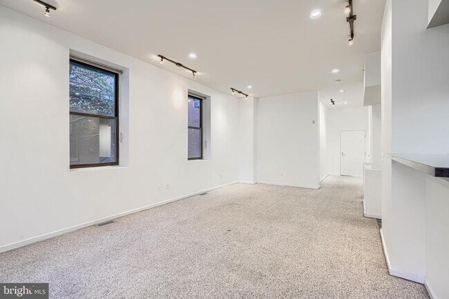 Building Photo - 1211 Light St