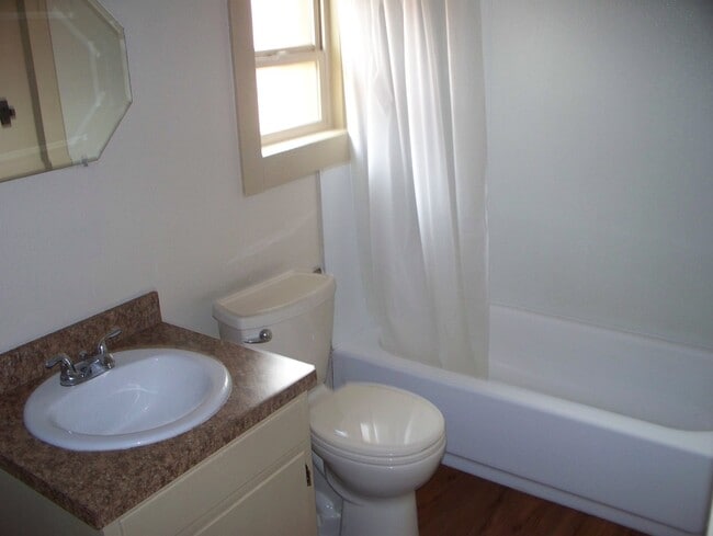 Building Photo - 705 South St