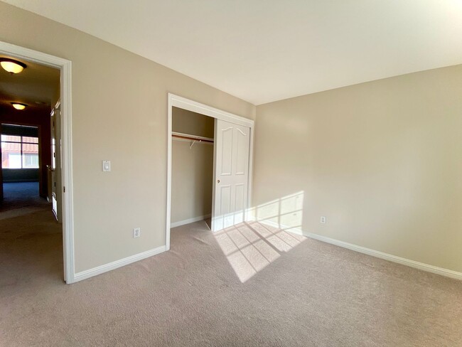 Building Photo - Spacious 3-bedroom home in Fremont - great...