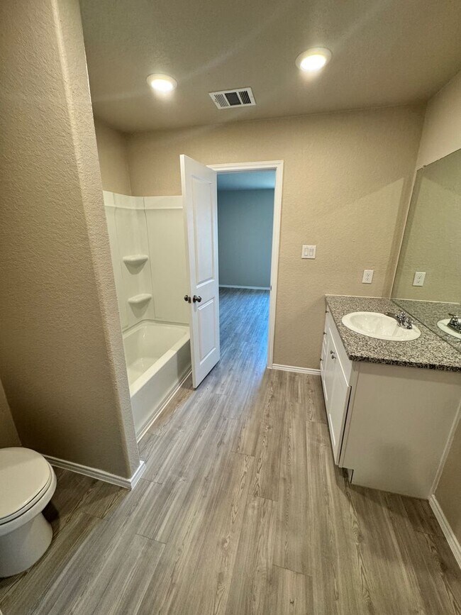 Building Photo - Move-In Ready Modern Home with Open Layout...