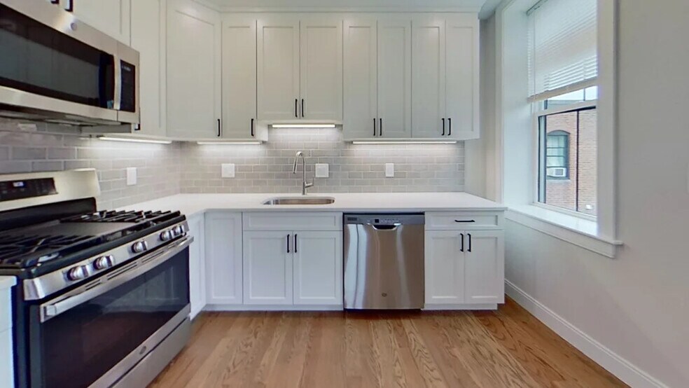 Primary Photo - 202 Porter St