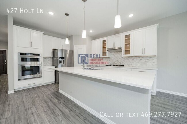 Building Photo - 427 Holt Ln