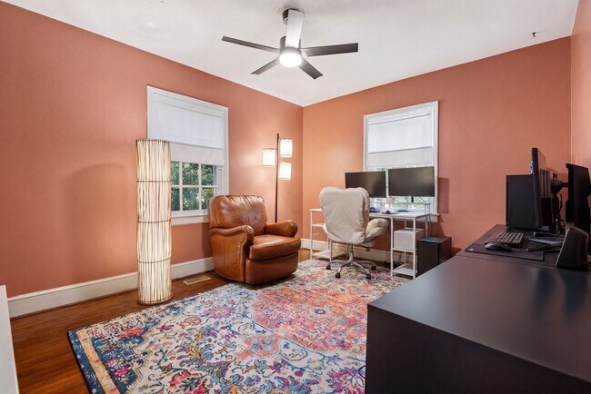 Building Photo - Charming Bungalow in Sunset Hills Neighborhood