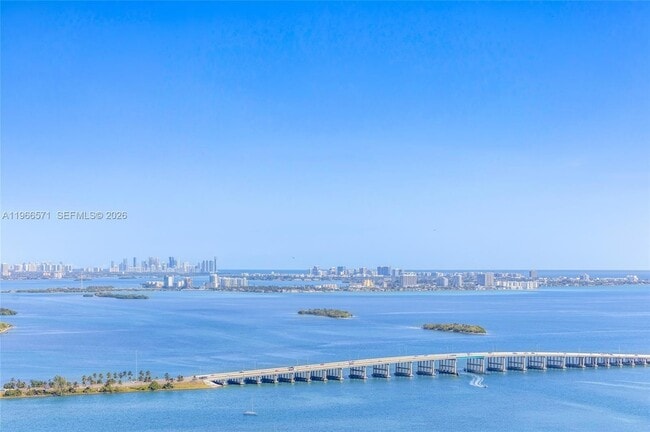 Building Photo - 700 NE 24th St