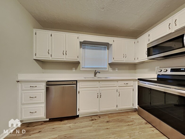 Building Photo - 4560 Coopers Creek Pl SE