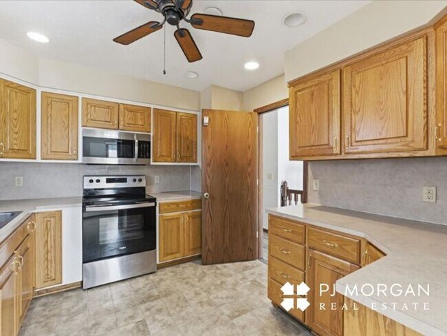 Building Photo - 9524-9526