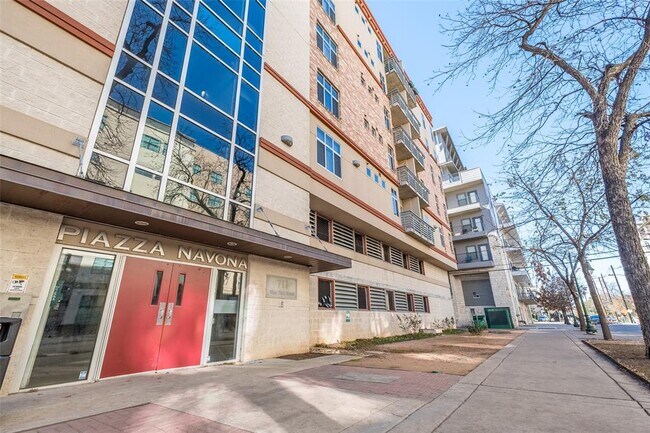 Building Photo - 711 W 26th St