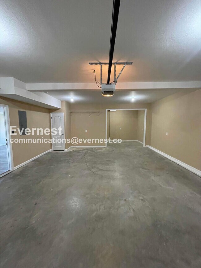 Building Photo - 3393 Wiser Dr