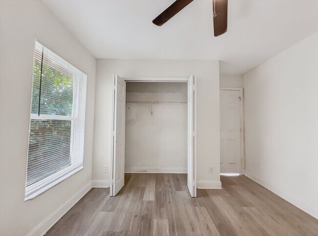 Building Photo - Annual rental offering privacy and space on 1.14 acres in Naples!