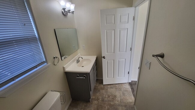 Building Photo - 1383 SW 27th St