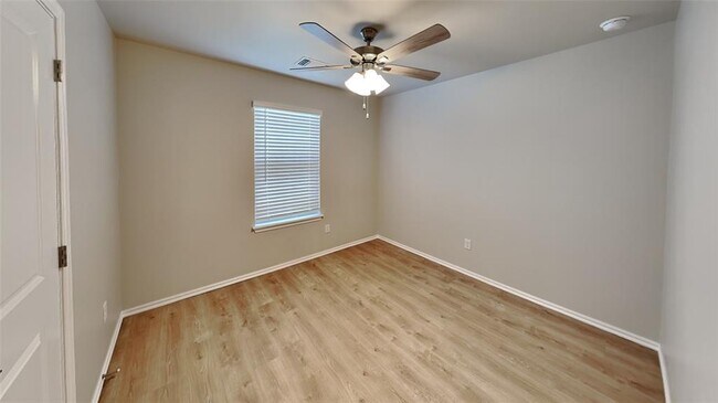 Building Photo - 12800 Elba Dr