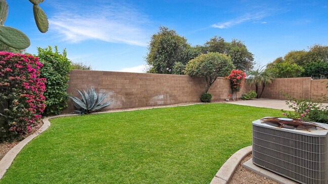 Building Photo - Close to I-10 and shopping in Goodyear!