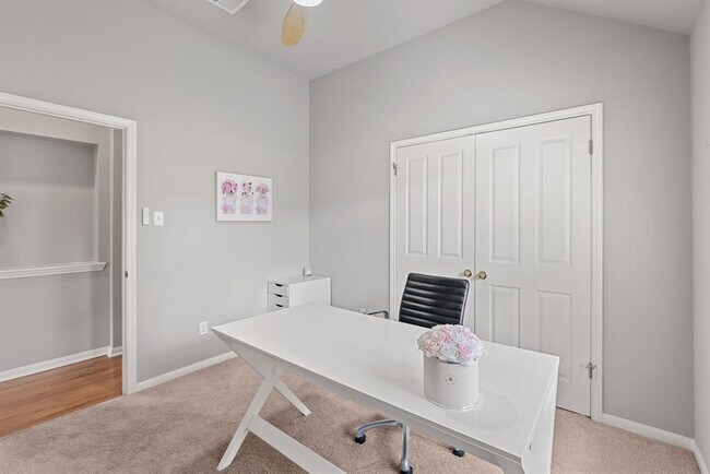 Building Photo - 9305 Donner Ln