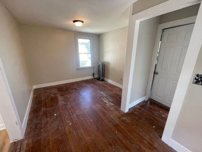 Building Photo - 147 Dewey Ave