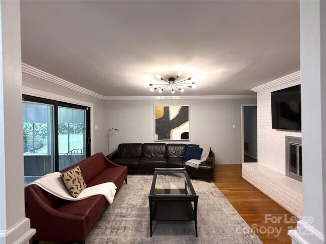 Building Photo - 1600 Paddock Cir